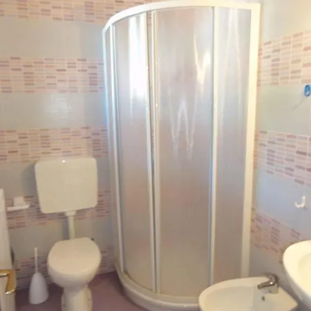 In 38369 * Μπιμπιόνε